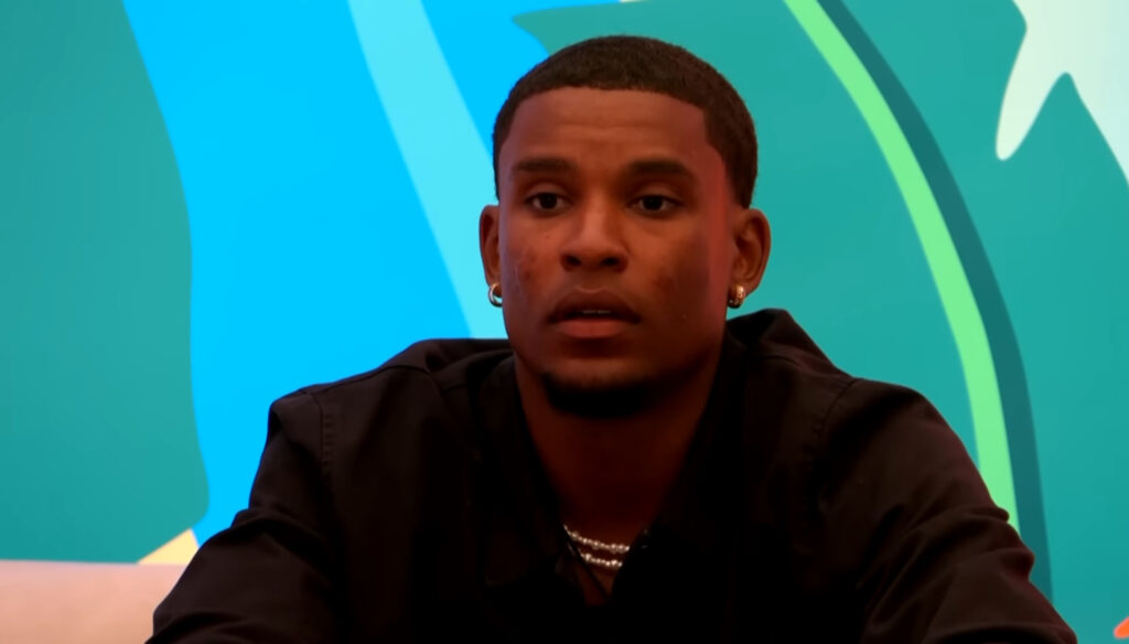 Lov eIsland star Cach