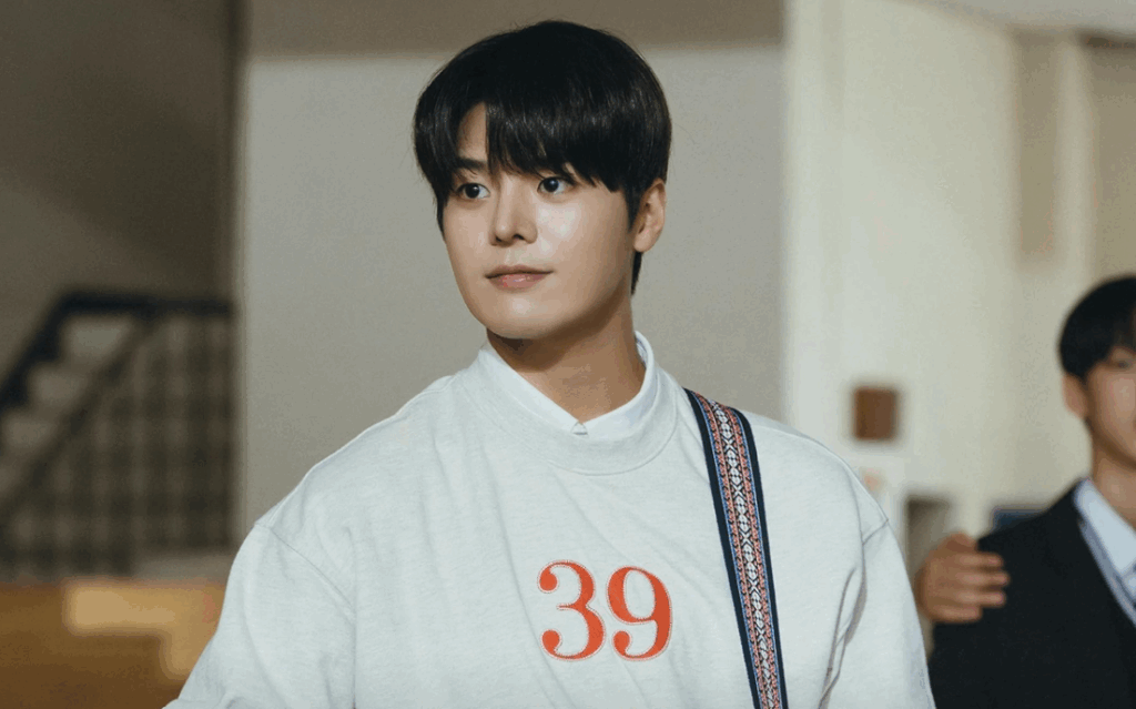 Ryeoun as Ha Eun-gyeol in Twinkling Watermelon